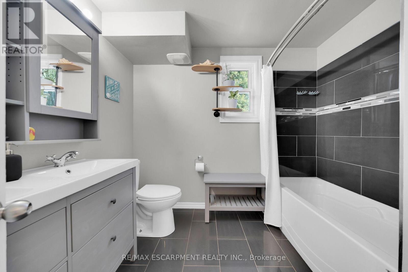 350 Pottruff Road N, Hamilton, Ontario  L8H 2M4 - Photo 15 - X12454542