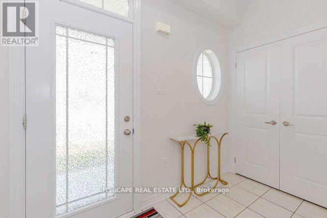 70 Cannery Drive, Niagara-On-The-Lake, Ontario L0S 1J1 - Photo 3 - X12457822