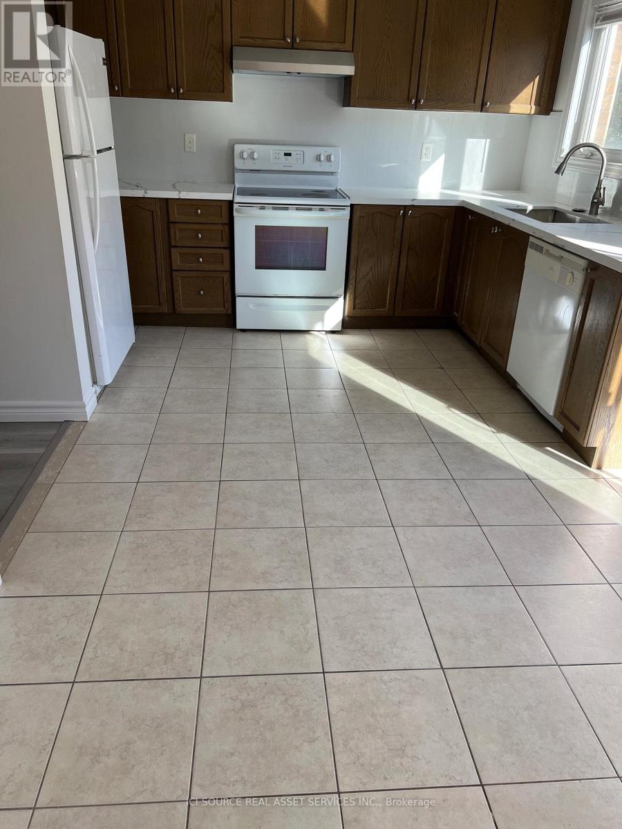 42 Southeast Pass, Whitchurch-Stouffville, Ontario  L4A 0Y3 - Photo 13 - N12481456