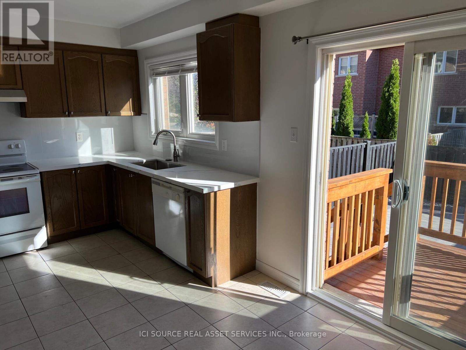 42 Southeast Pass, Whitchurch-Stouffville, Ontario  L4A 0Y3 - Photo 14 - N12481456