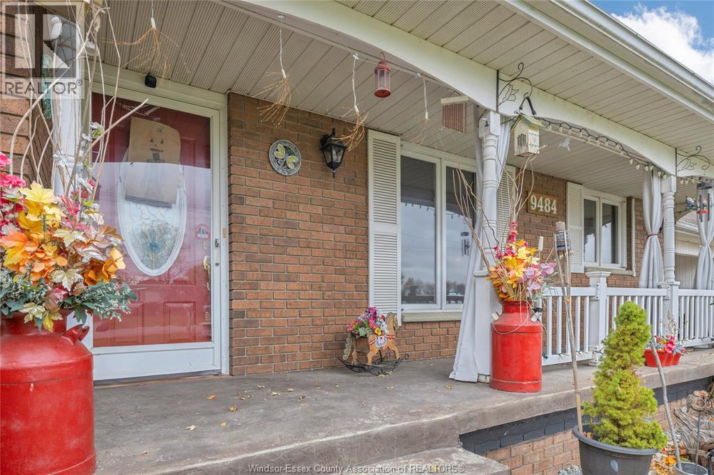 9484 Walker, Mcgregor, Ontario  N0R 1J0 - Photo 4 - 25027225