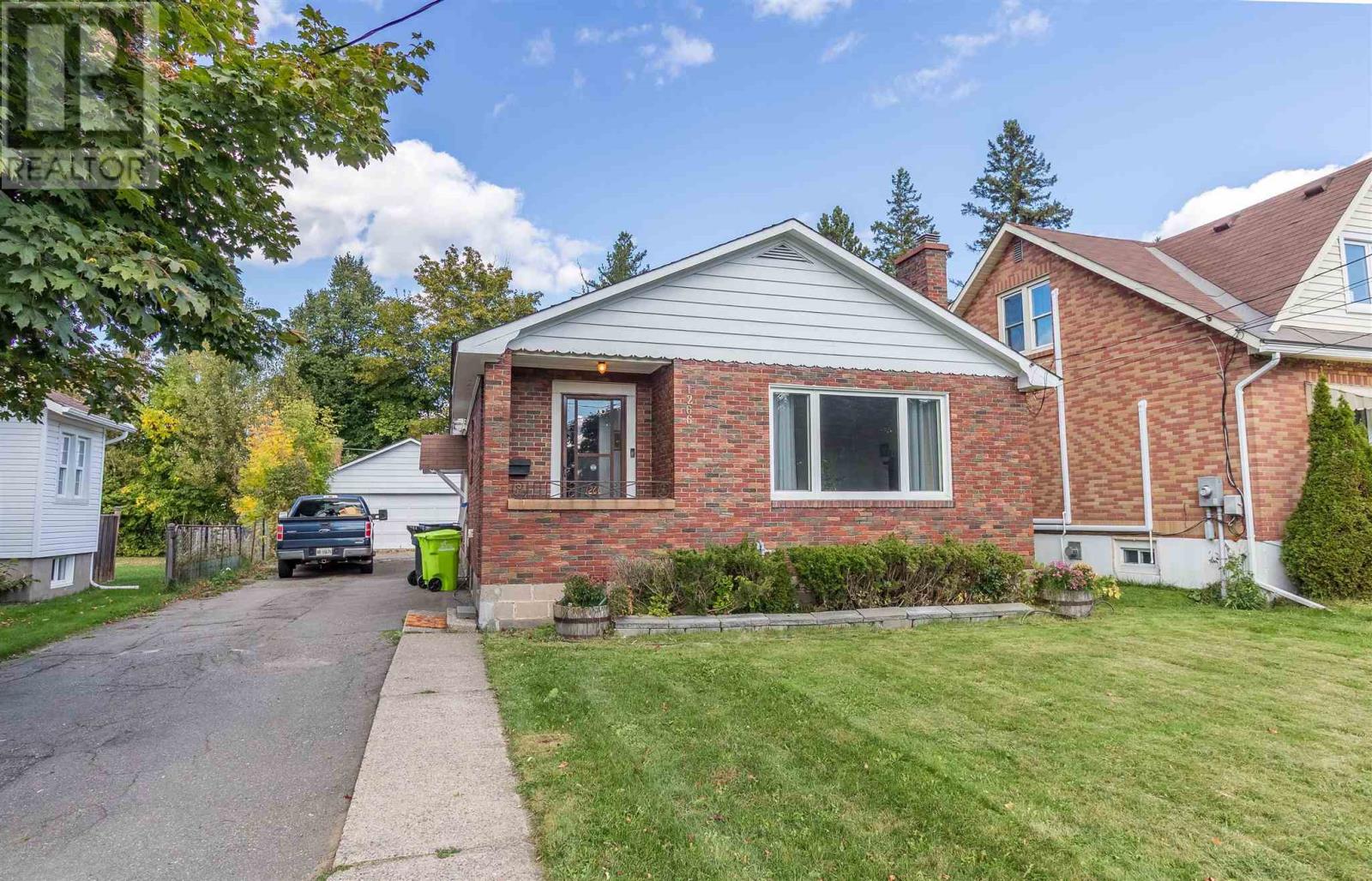 1266 Queen St E, Sault Ste. Marie, Ontario  P6A 2E8 - Photo 1 - SM252944