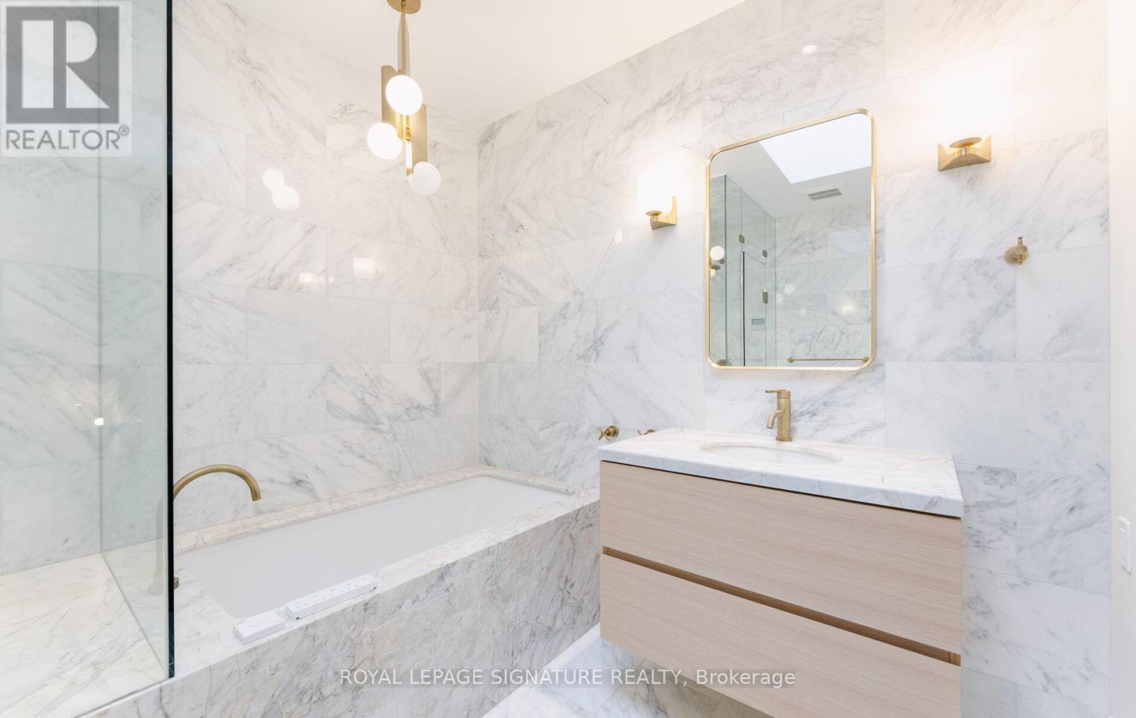 135 Marion Street, Toronto, Ontario  M6R 1E6 - Photo 25 - W12477722