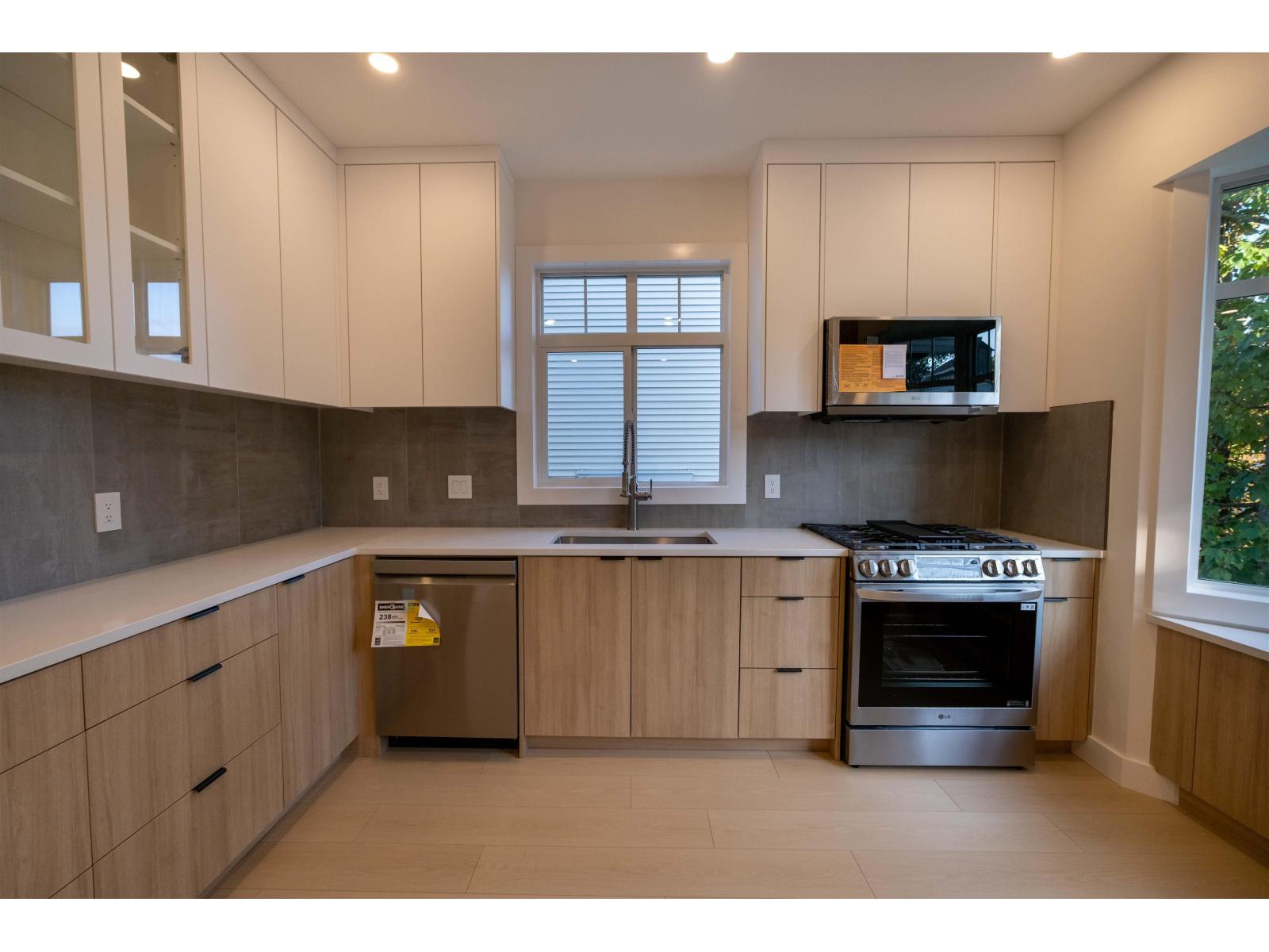 5 19551 66 AVENUE, Surrey, British Columbia