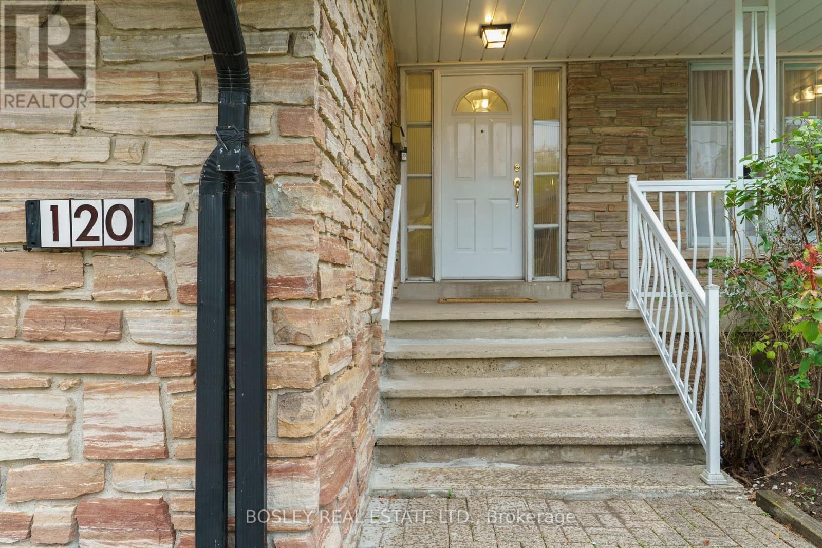 120 Rockford Road, Toronto, Ontario  M2R 3A7 - Photo 2 - C12483916