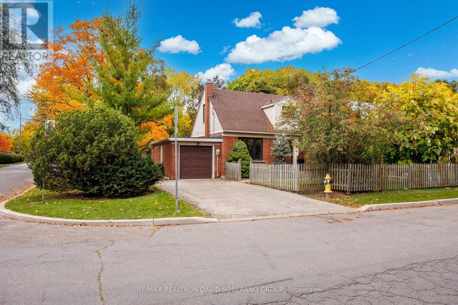 28 Touraine Avenue, Toronto, Ontario  M3H 1R1 - Photo 4 - C12483951