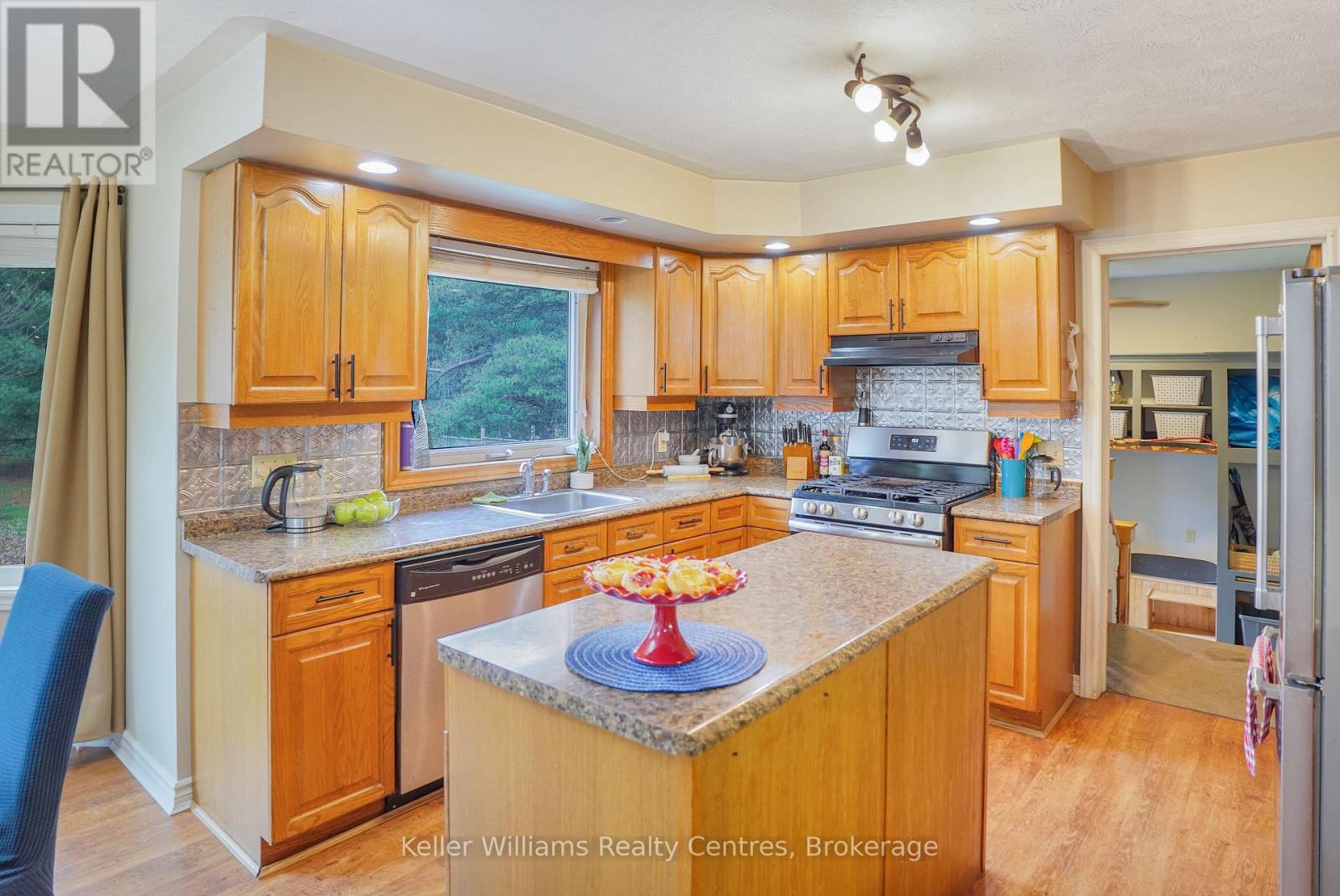 12 Pine Tree Drive, South Bruce Peninsula, Ontario  N0H 2T0 - Photo 17 - X12484011