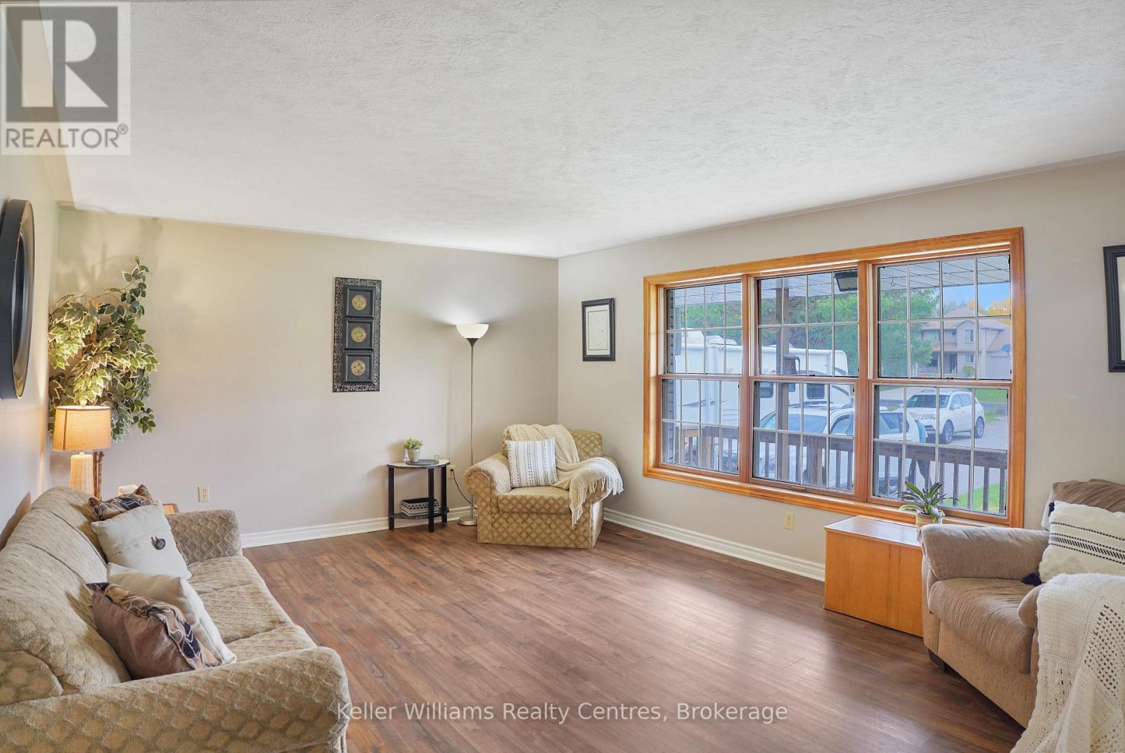 12 Pine Tree Drive, South Bruce Peninsula, Ontario  N0H 2T0 - Photo 6 - X12484011