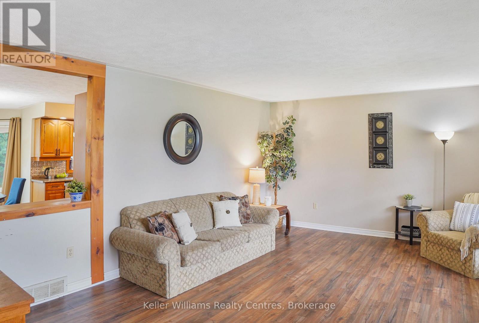 12 Pine Tree Drive, South Bruce Peninsula, Ontario  N0H 2T0 - Photo 9 - X12484011