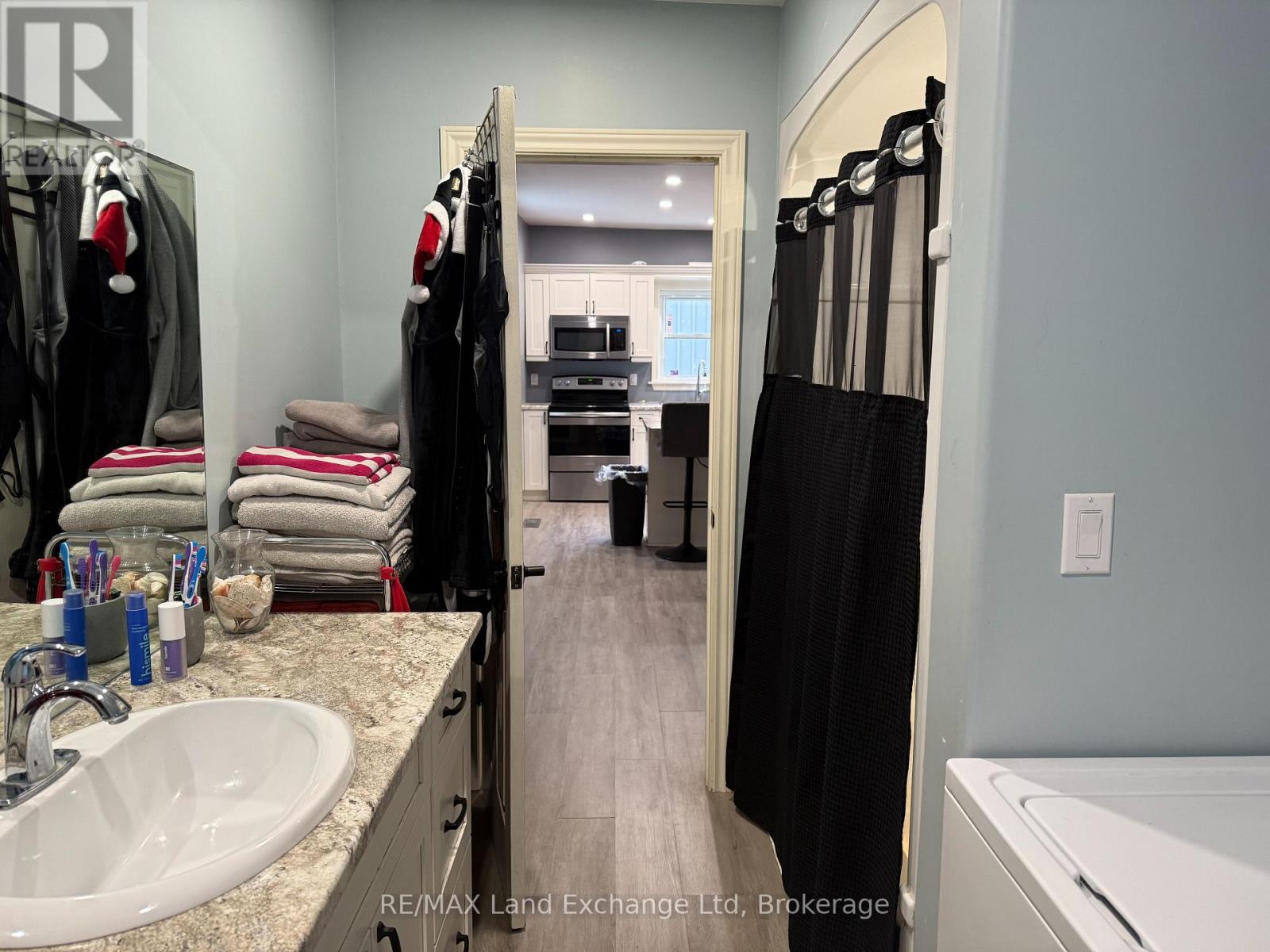 211 Edward Street, North Huron, Ontario  N0G 2W0 - Photo 10 - X12484045