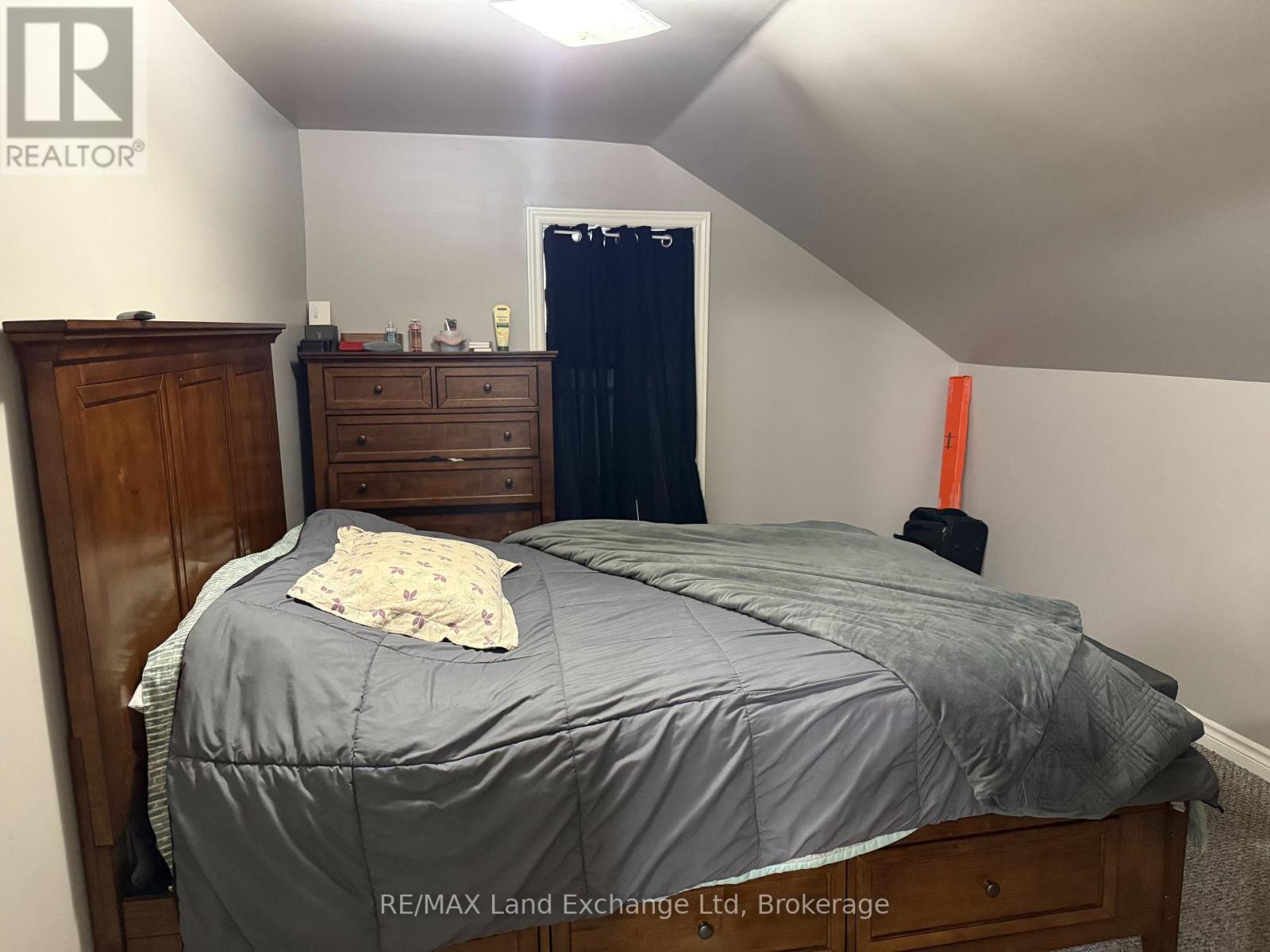 211 Edward Street, North Huron, Ontario  N0G 2W0 - Photo 11 - X12484045