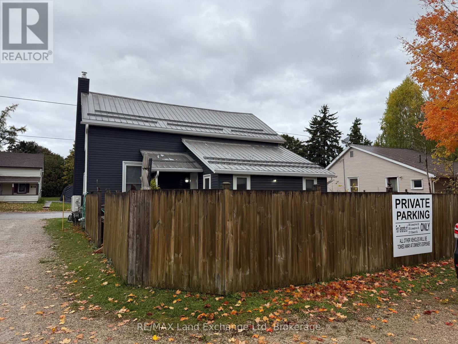 211 Edward Street, North Huron, Ontario  N0G 2W0 - Photo 15 - X12484045