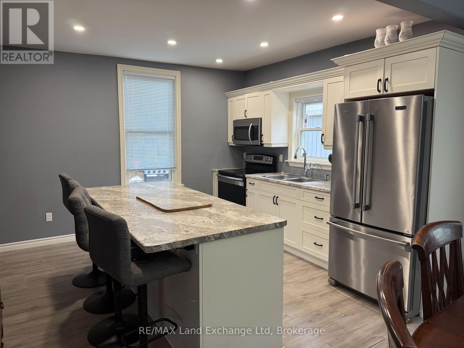 211 Edward Street, North Huron, Ontario  N0G 2W0 - Photo 2 - X12484045