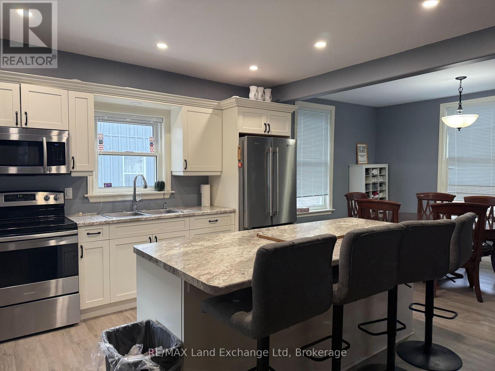 211 Edward Street, North Huron, Ontario  N0G 2W0 - Photo 3 - X12484045