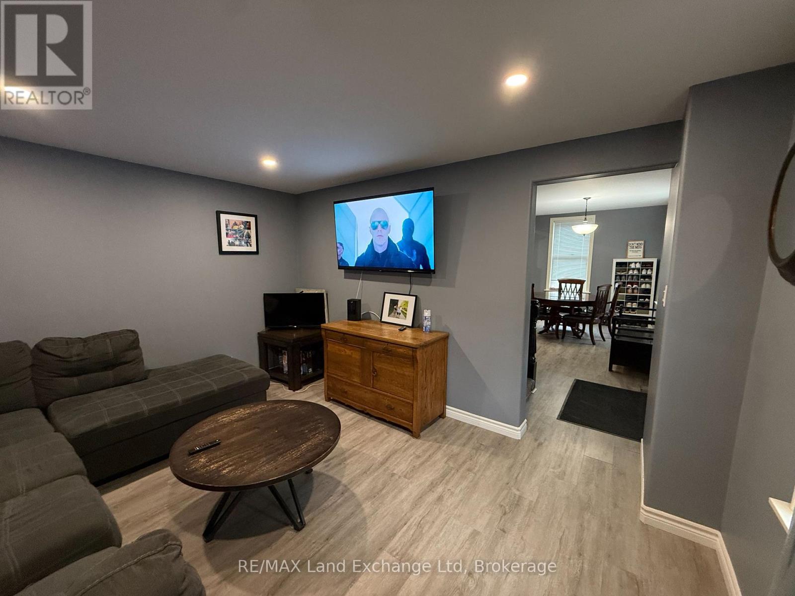 211 Edward Street, North Huron, Ontario  N0G 2W0 - Photo 6 - X12484045