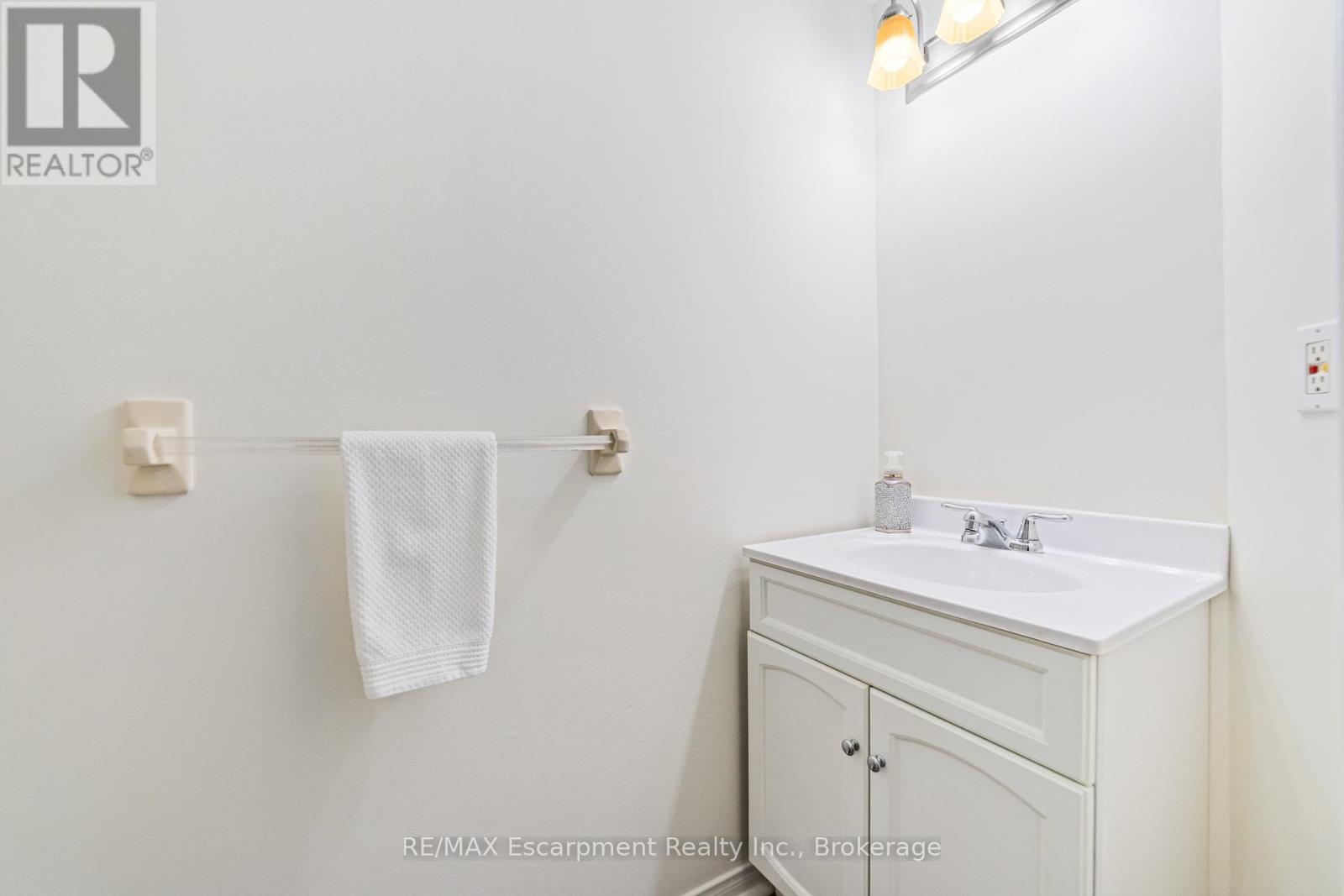5 - 2065 Sixth Line, Oakville, Ontario  L6H 5R8 - Photo 5 - W12484087
