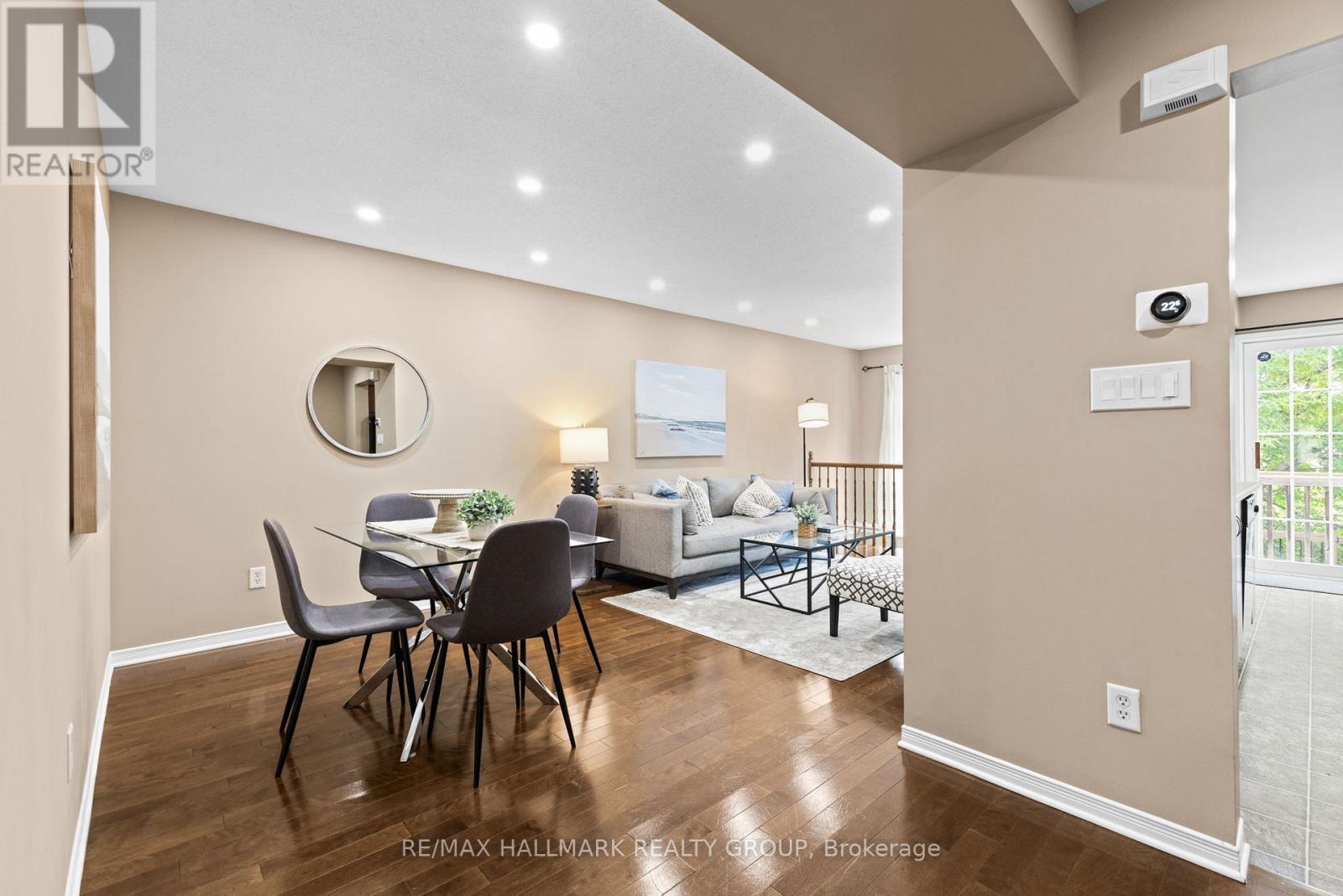 404 Wisteria Crescent, Ottawa, Ontario  K1V 0P1 - Photo 7 - X12484031
