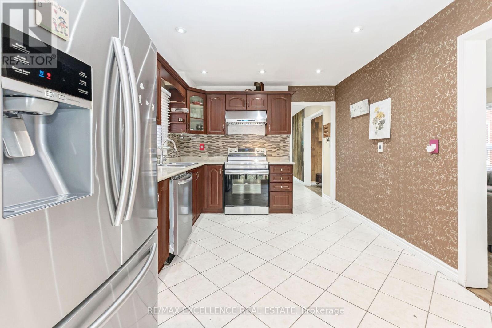 29 Faywood Drive, Brampton, Ontario  L6Y 4K3 - Photo 13 - W12483836