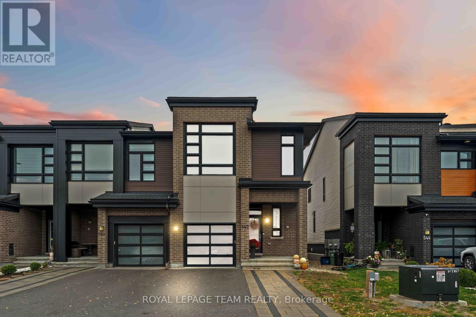 542 BORBRIDGE AVENUE, Ottawa, Ontario