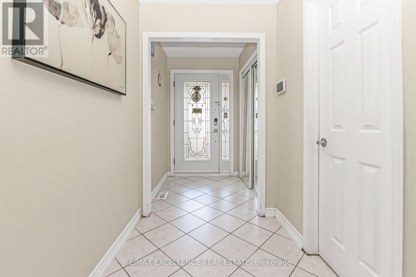 29 Faywood Drive, Brampton, Ontario  L6Y 4K3 - Photo 2 - W12483836