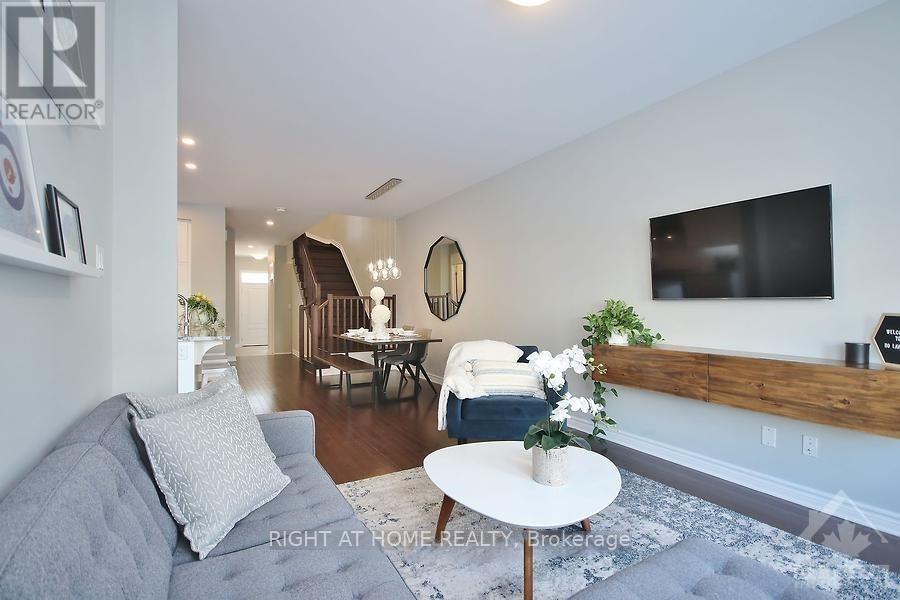 110 Lavatera Street, Ottawa, Ontario  K1T 0R8 - Photo 11 - X12484068