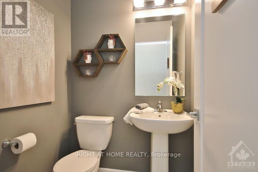 110 Lavatera Street, Ottawa, Ontario  K1T 0R8 - Photo 12 - X12484068