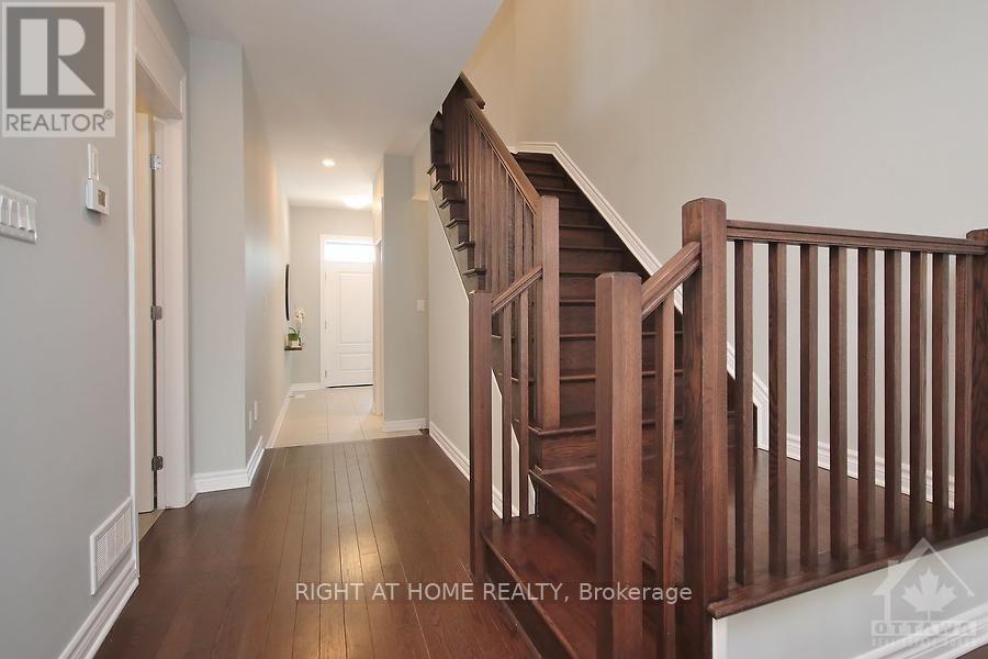 110 Lavatera Street, Ottawa, Ontario  K1T 0R8 - Photo 3 - X12484068