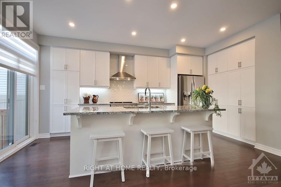110 Lavatera Street, Ottawa, Ontario  K1T 0R8 - Photo 5 - X12484068
