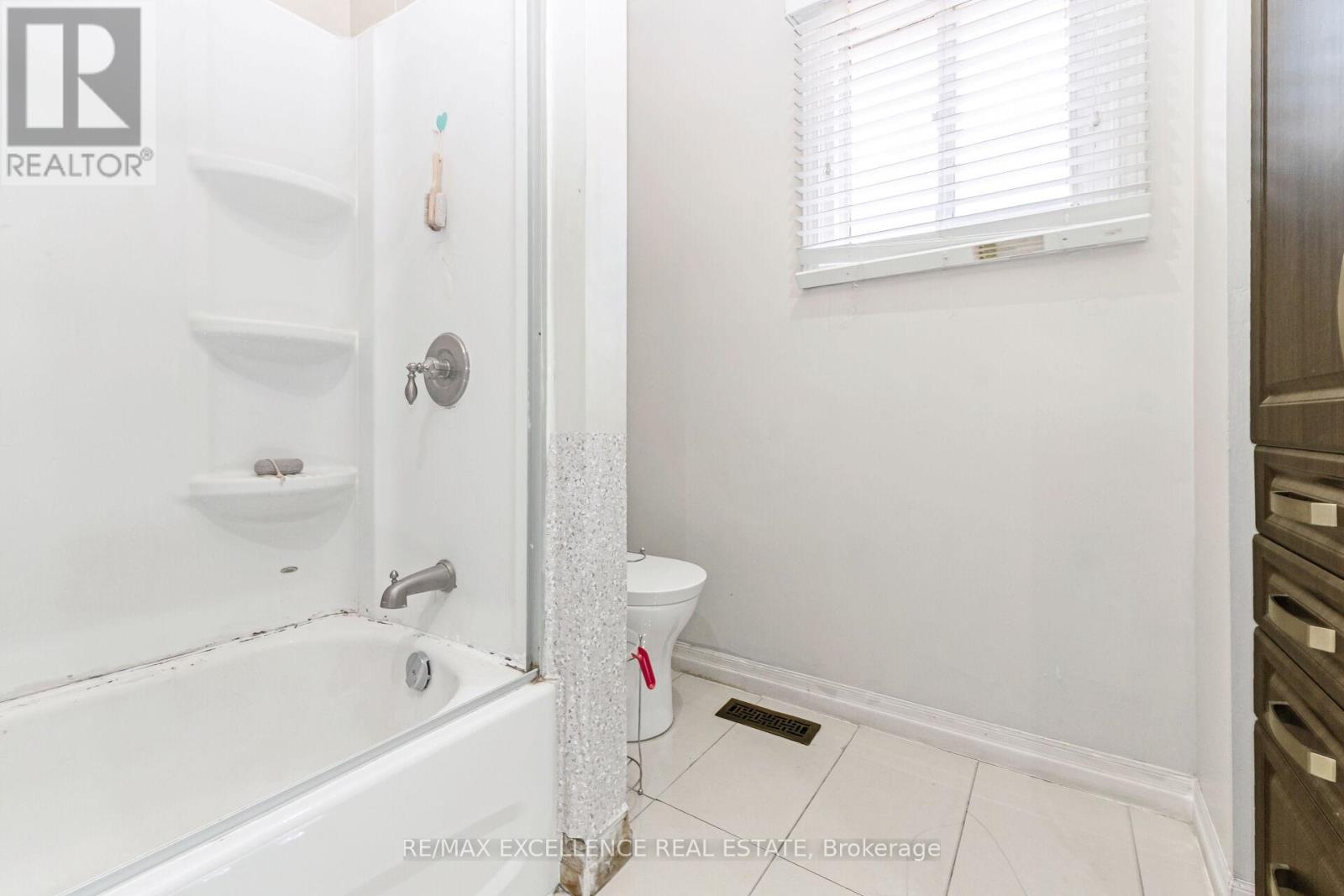 29 Faywood Drive, Brampton, Ontario  L6Y 4K3 - Photo 23 - W12483836