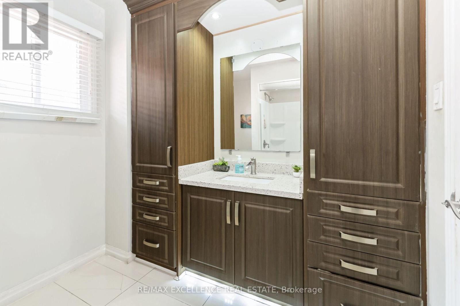 29 Faywood Drive, Brampton, Ontario  L6Y 4K3 - Photo 22 - W12483836
