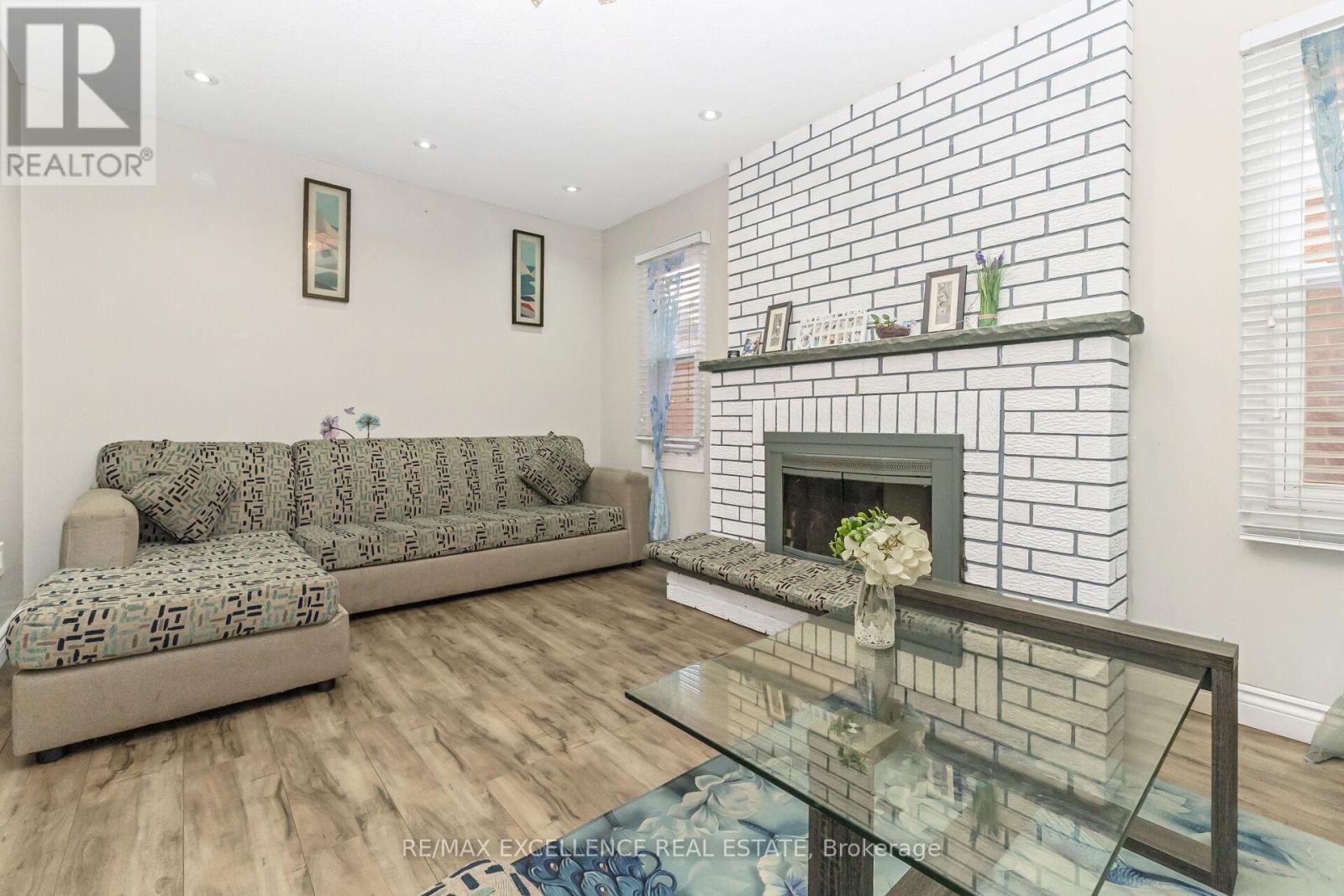 29 Faywood Drive, Brampton, Ontario  L6Y 4K3 - Photo 6 - W12483836