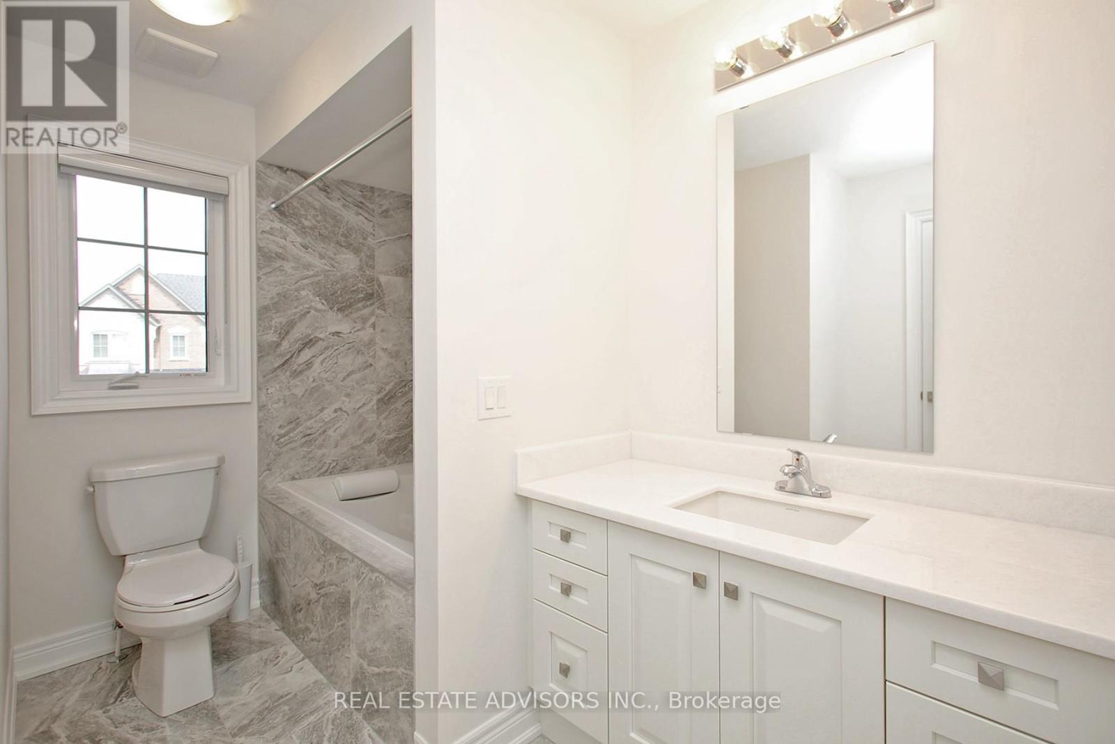 289 Ben Sinclair Avenue, East Gwillimbury, Ontario  L9N 0Z1 - Photo 13 - N12483913