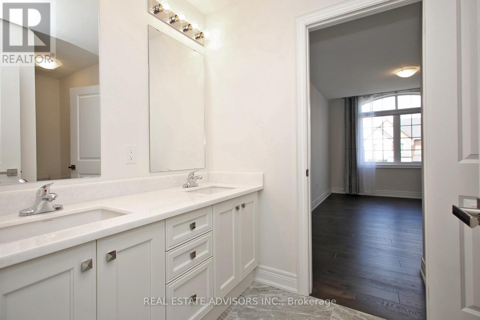 289 Ben Sinclair Avenue, East Gwillimbury, Ontario  L9N 0Z1 - Photo 14 - N12483913