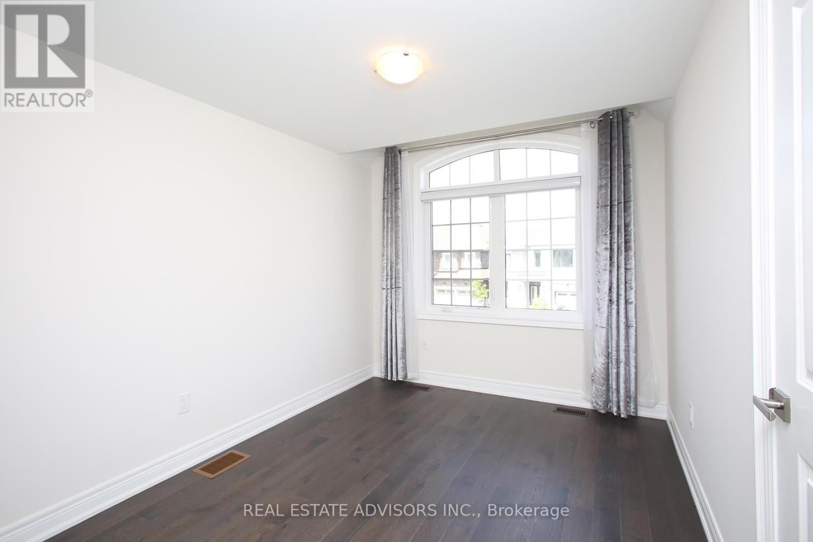 289 Ben Sinclair Avenue, East Gwillimbury, Ontario  L9N 0Z1 - Photo 17 - N12483913