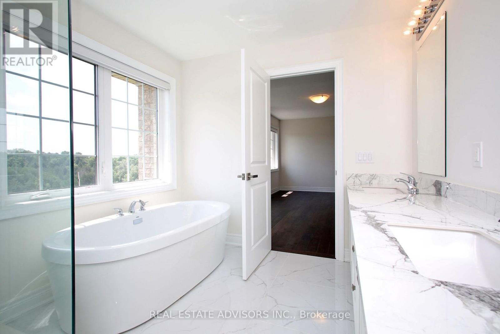 289 Ben Sinclair Avenue, East Gwillimbury, Ontario  L9N 0Z1 - Photo 19 - N12483913