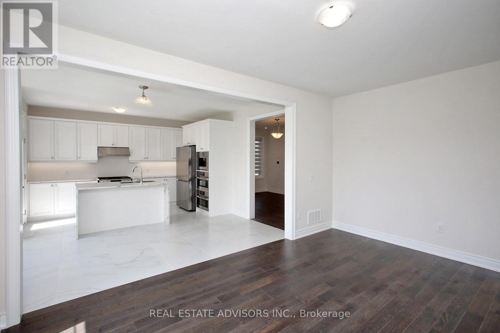 289 Ben Sinclair Avenue, East Gwillimbury, Ontario  L9N 0Z1 - Photo 5 - N12483913