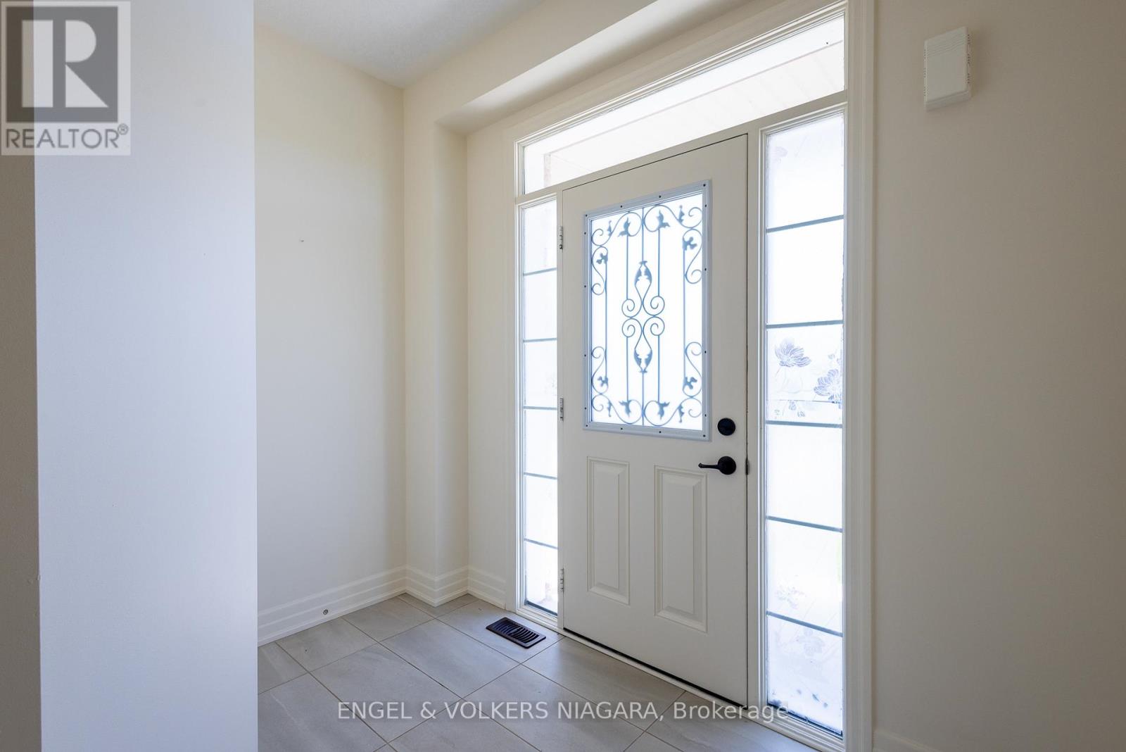 4387 Eclipse Way, Niagara Falls, Ontario  L2G 0X5 - Photo 3 - X12484022