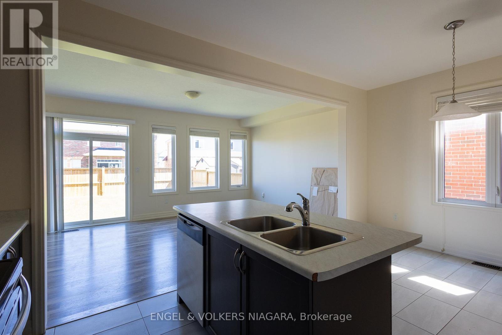 4387 Eclipse Way, Niagara Falls, Ontario  L2G 0X5 - Photo 9 - X12484022