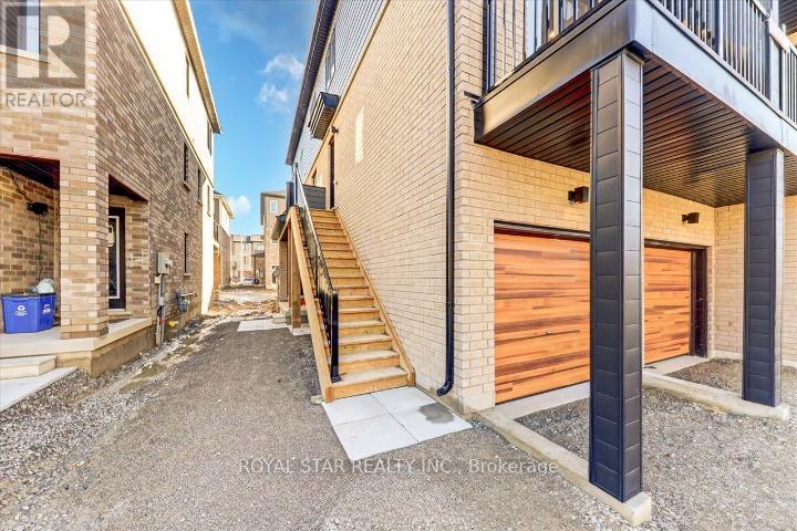 2 - 14 Pumpkin Cor Crescent, Barrie (Innis-Shore), Ontario  L9J 0C2 - Photo 5 - S12483927