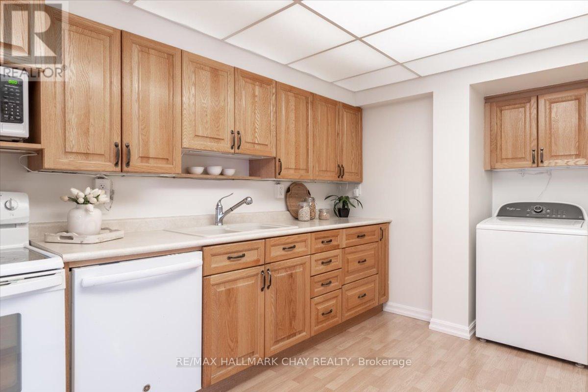 204 - 181 Collier Street, Barrie (North Shore), Ontario  L4M 5L6 - Photo 12 - S12483929