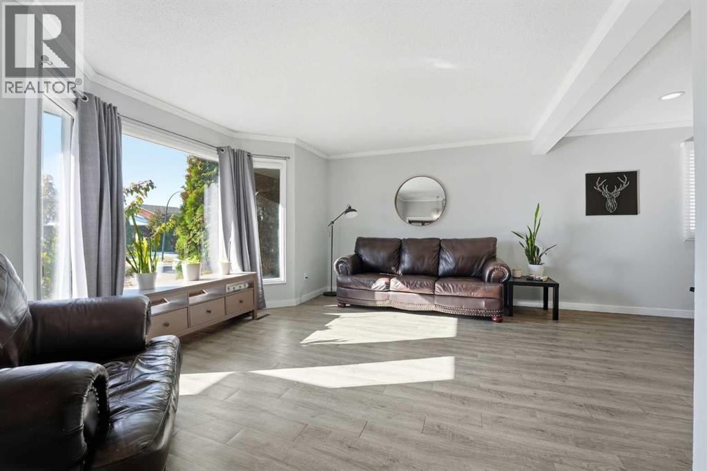 155 Barrett Drive, Red Deer, Alberta  T4R 1H3 - Photo 3 - A2264638