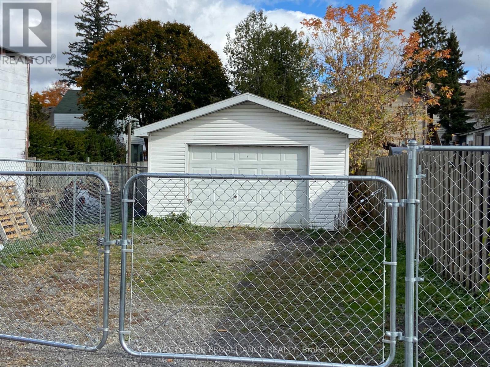 71 Buell Street, Brockville, Ontario K6V 4Y4 - Photo 4 - X12483979