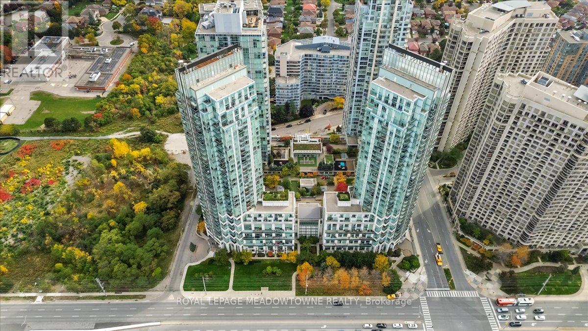 <div class="slider-price">$665,000</div><p>914 - 220 Burnhamthorpe Road W, Mississauga, Ontario</p>