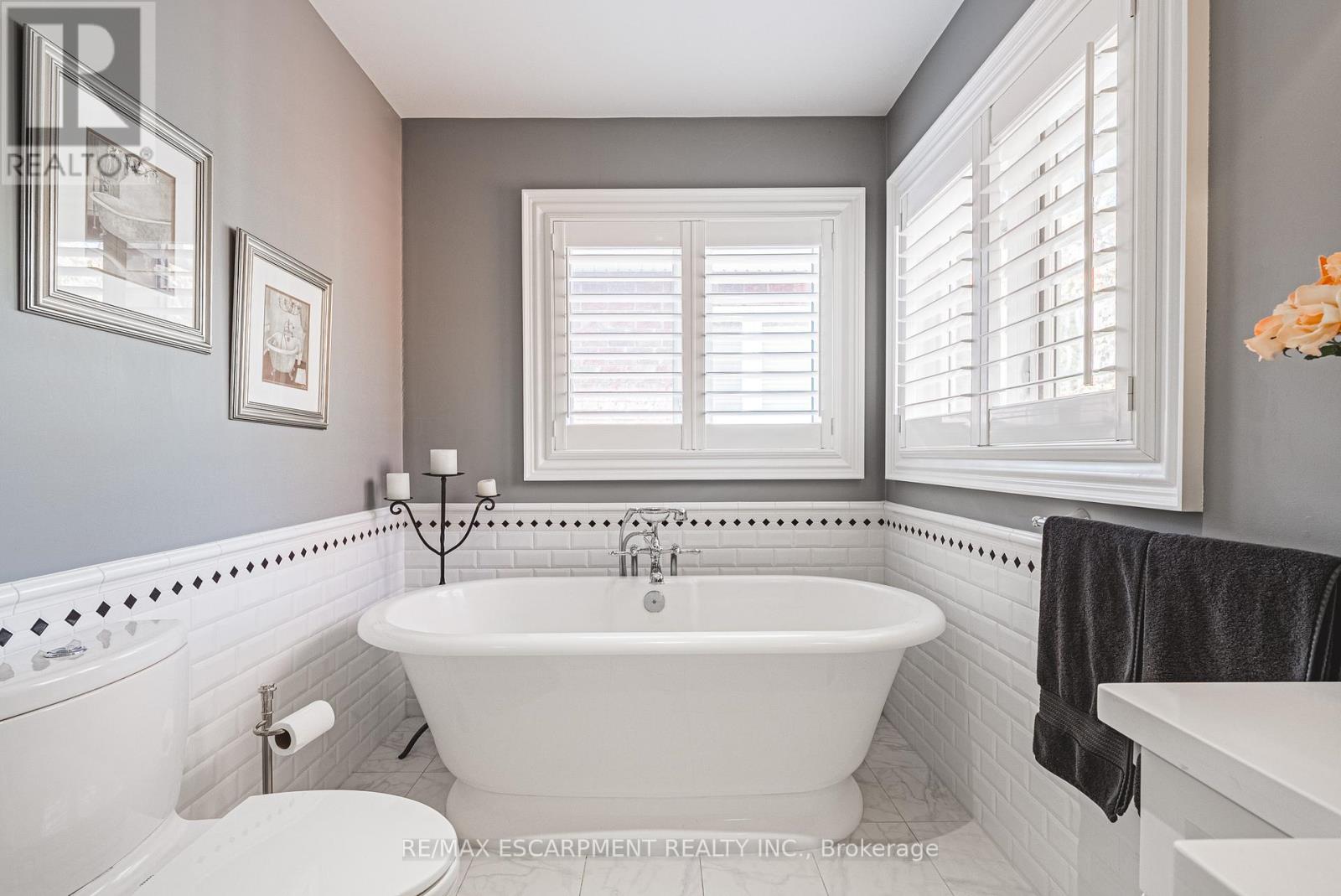 67 Alma Street, Hamilton, Ontario  L9H 2E3 - Photo 23 - X12478371