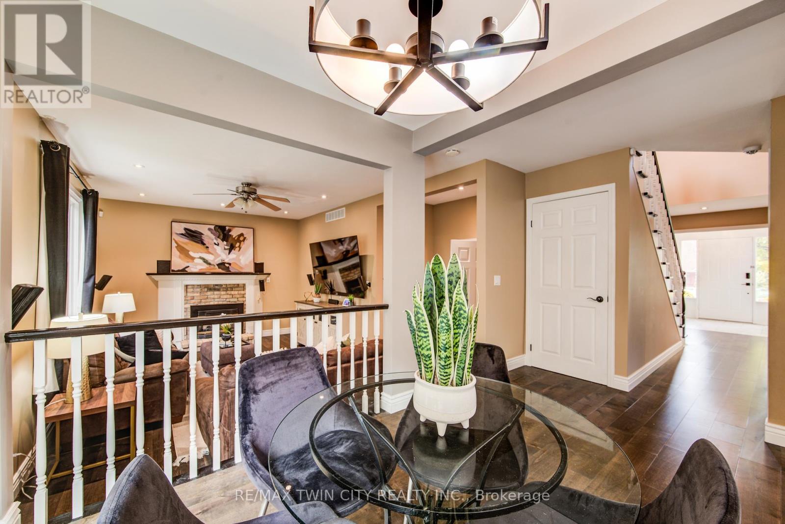 295 Wiltshire Place, Waterloo, Ontario  N2T 1R3 - Photo 10 - X12483947