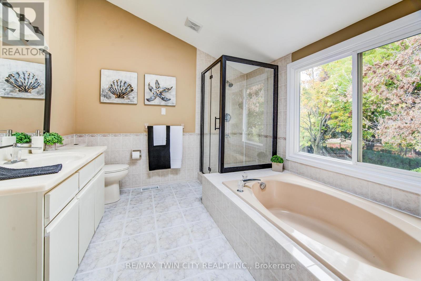 295 Wiltshire Place, Waterloo, Ontario  N2T 1R3 - Photo 24 - X12483947