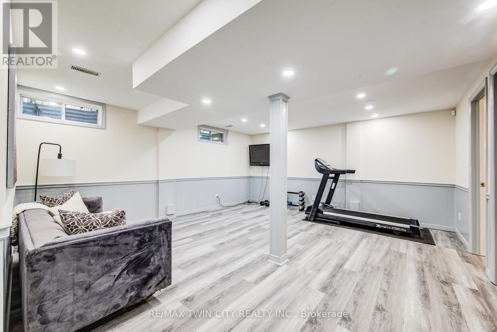 295 Wiltshire Place, Waterloo, Ontario  N2T 1R3 - Photo 27 - X12483947