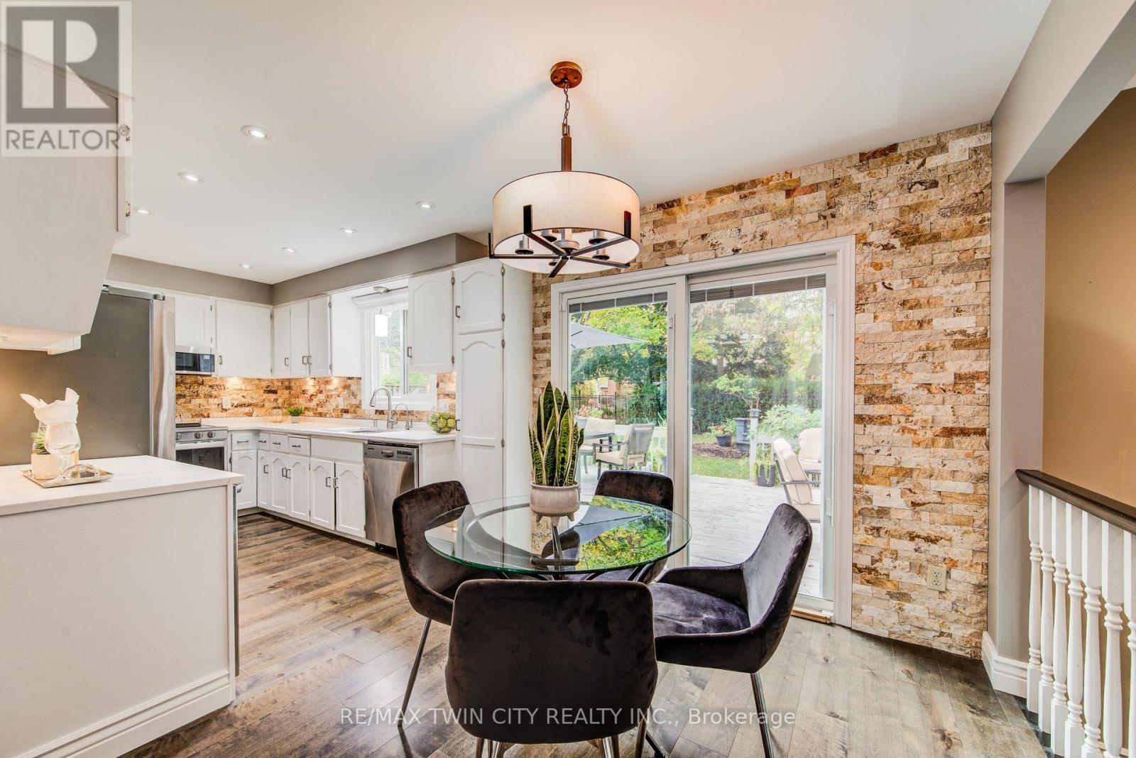 295 Wiltshire Place, Waterloo, Ontario  N2T 1R3 - Photo 9 - X12483947