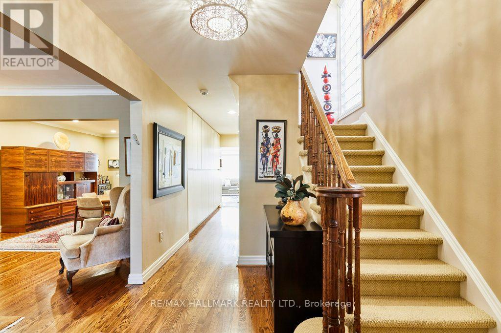106 Kimbark Boulevard, Toronto, Ontario  M5N 2Y2 - Photo 3 - C12483977