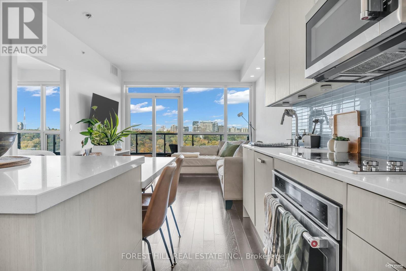 1403 - 181 BEDFORD ROAD, Toronto, Ontario